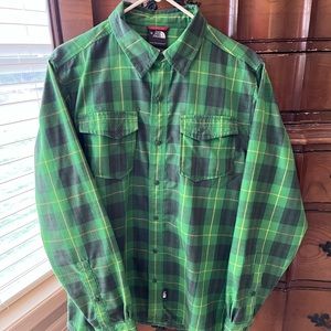The North Face men’s size Medium green flannel.  100% polyester.  Good condition